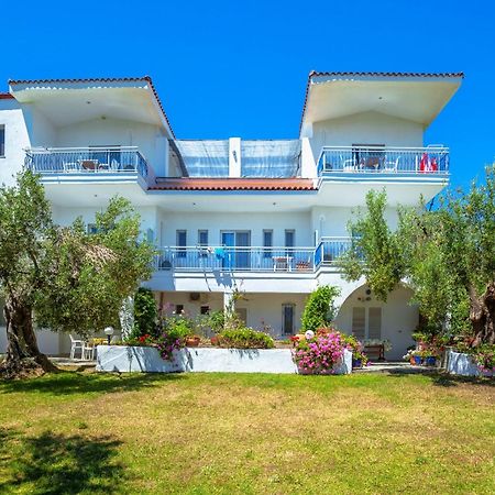 Xenios Faros Apartments Posidi Eksteriør billede