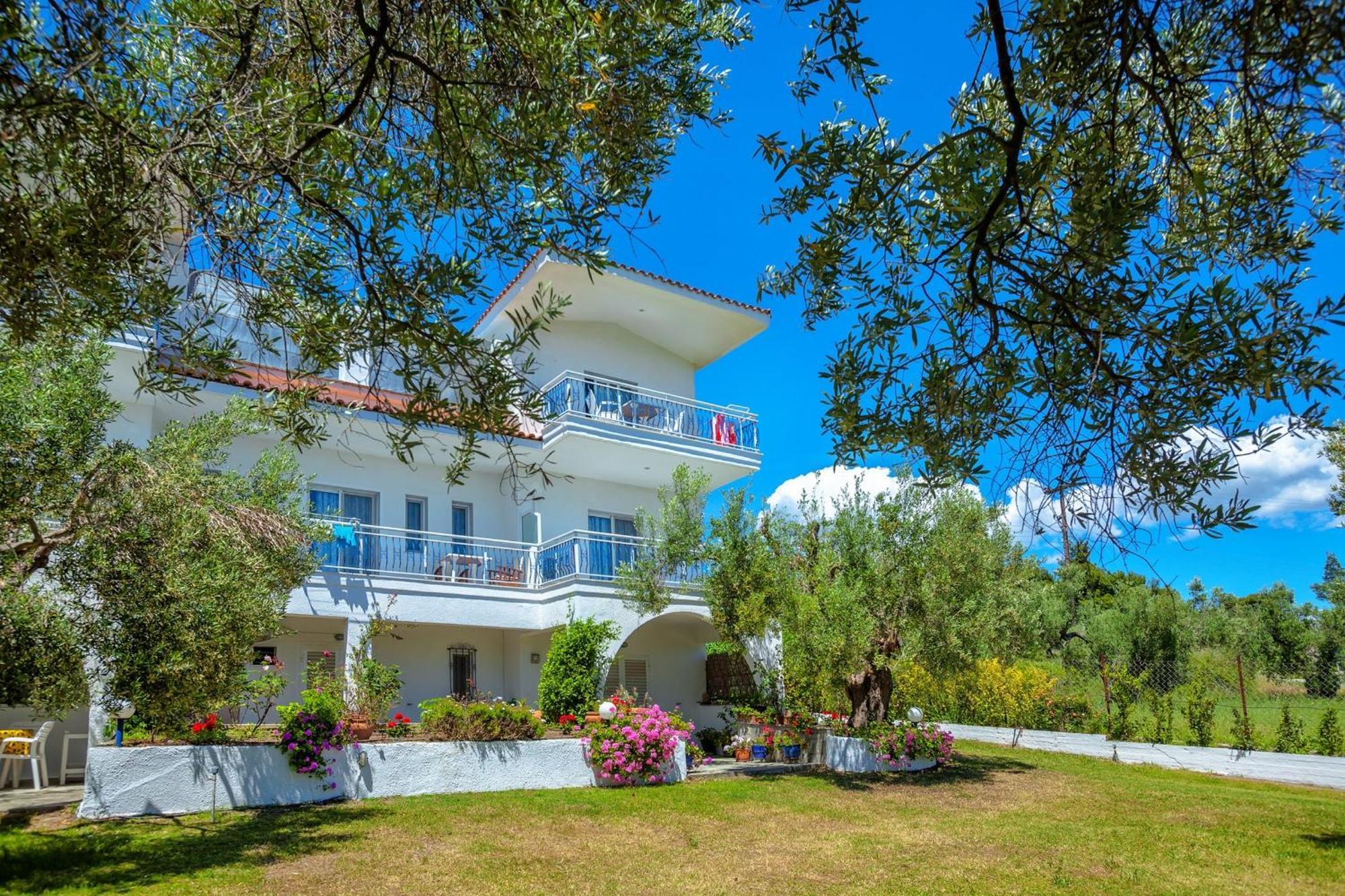 Xenios Faros Apartments Posidi Eksteriør billede