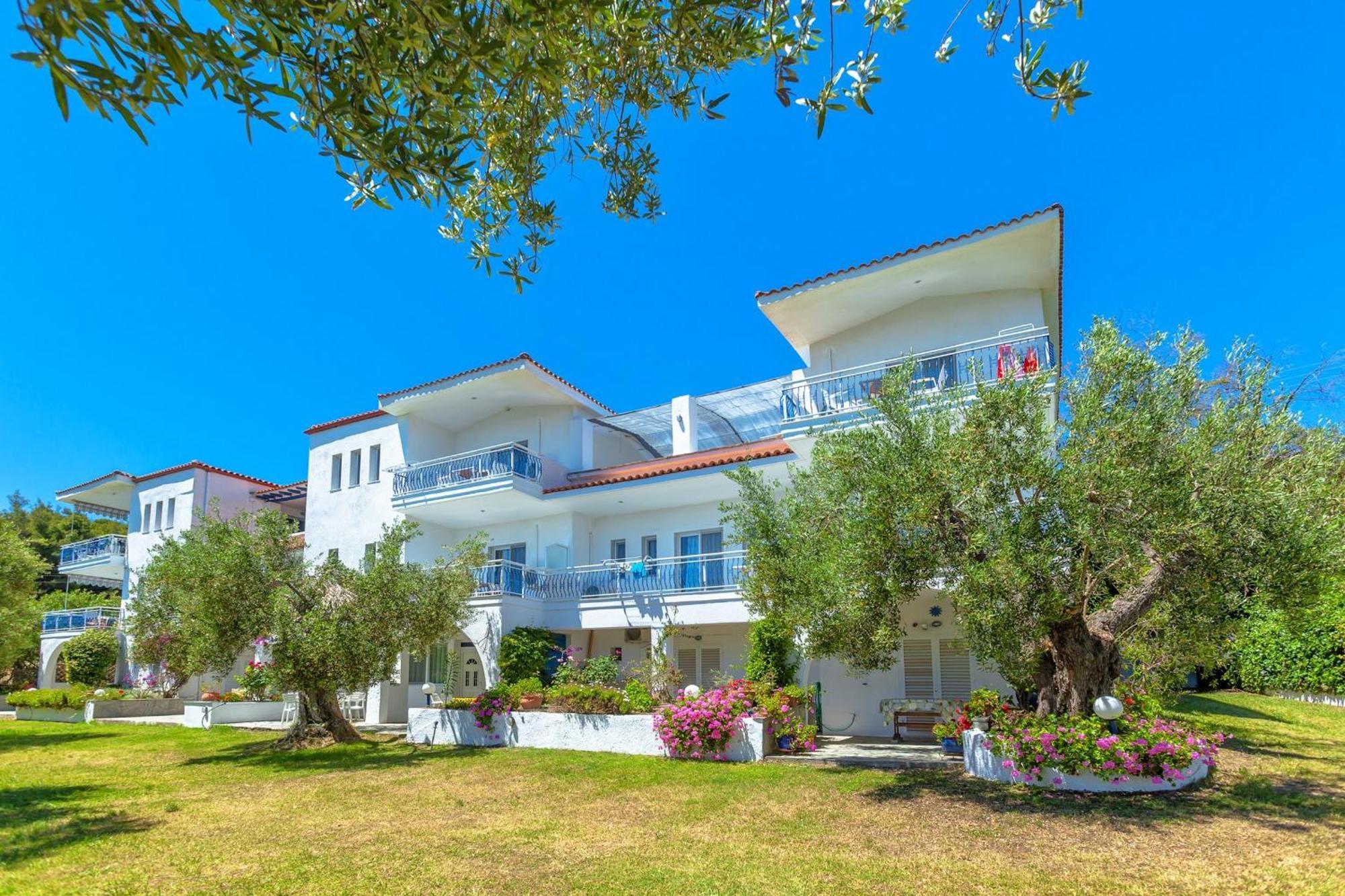 Xenios Faros Apartments Posidi Eksteriør billede