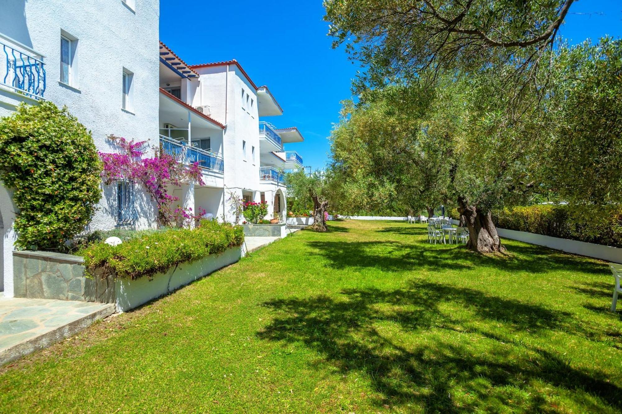 Xenios Faros Apartments Posidi Eksteriør billede