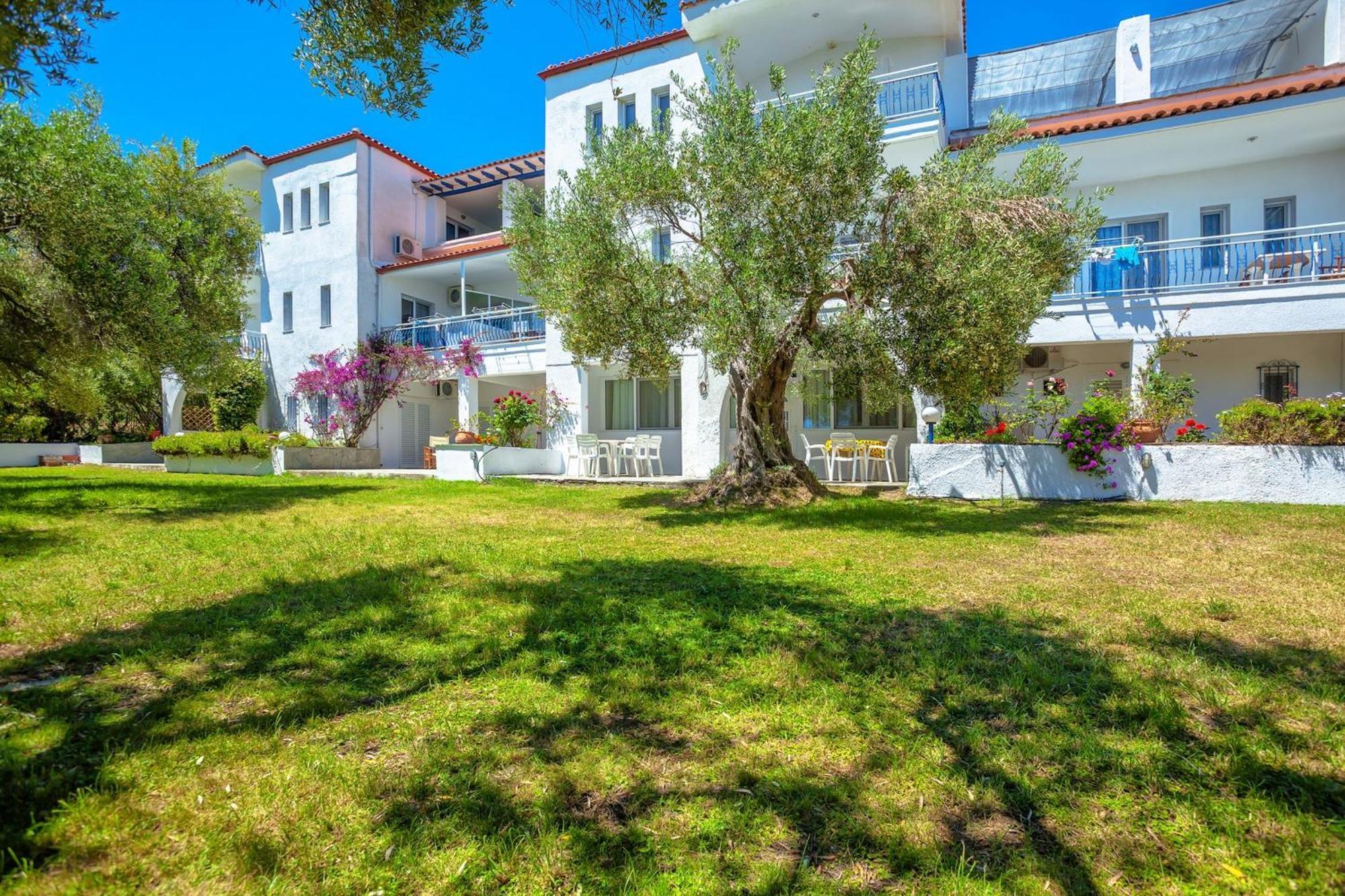 Xenios Faros Apartments Posidi Eksteriør billede