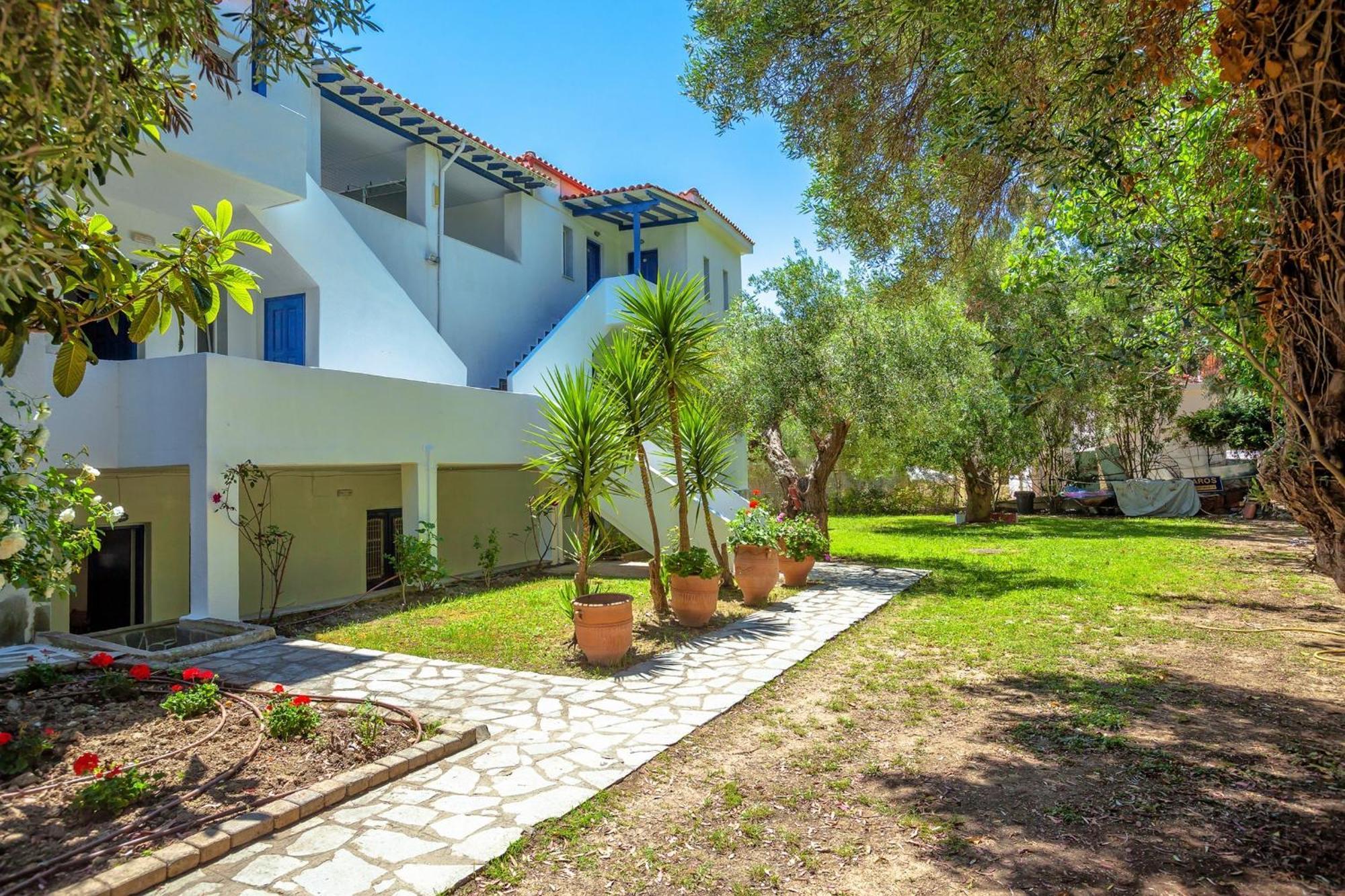 Xenios Faros Apartments Posidi Eksteriør billede