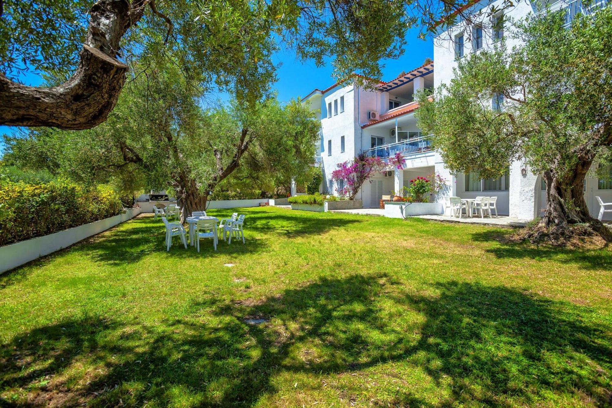 Xenios Faros Apartments Posidi Eksteriør billede